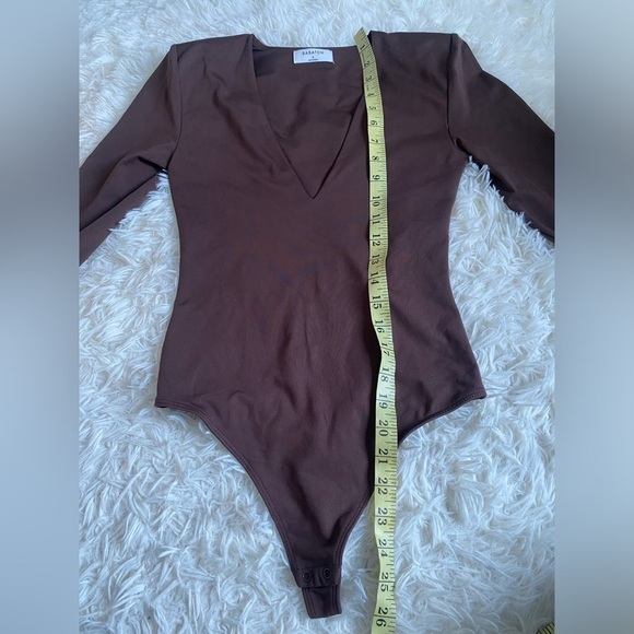 Aritzia Babaton Contour Shoulder Pad V-Neck Bodysuit - Picture 8 of 8